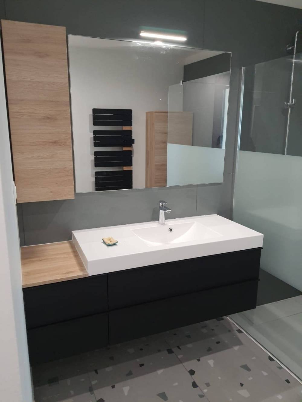 653fa5652f371_images_large