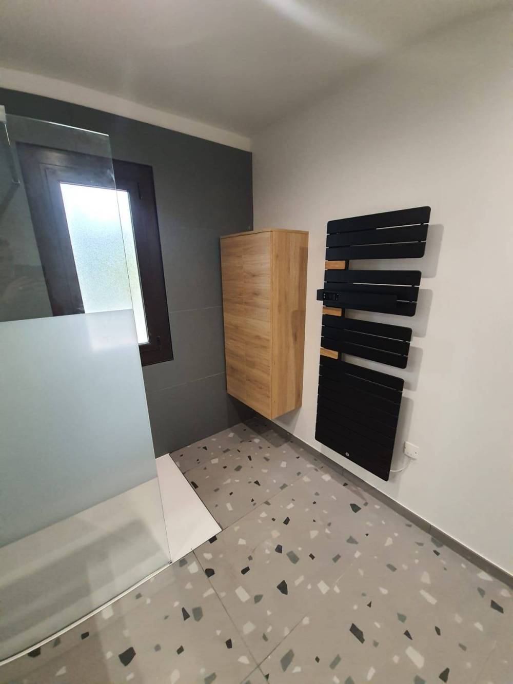 653fa56992904_images_large