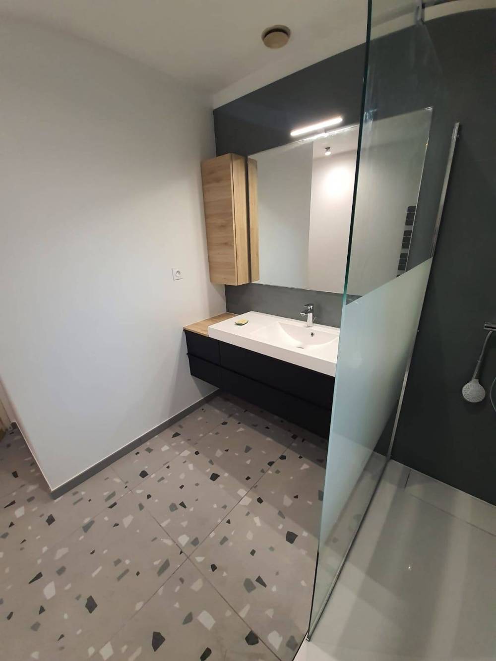 653fa5718281e_images_large